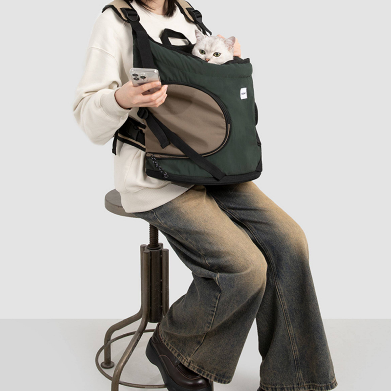 Breathable Front-Facing Cat Carrier Backpack feature detail view