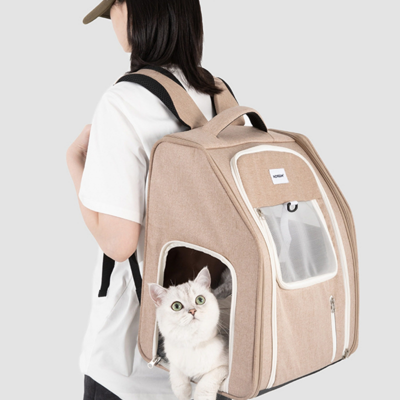 Mobile Castle Pet Backpack feature detail view