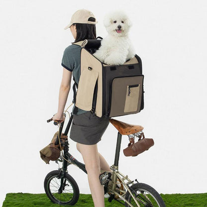 Beigeetragerrucksack für Haustiere beim Fahrradfahren getragen